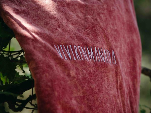 camiseta vaquera roja vivirenmanada